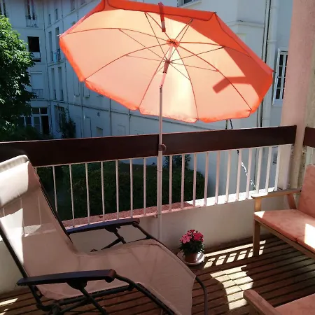 Апартаменты Le Pardeilhan Appt Chaleureux, Lumineux Avec Terrasse Et Parking En Coeur De Bagneres-de-Luchon