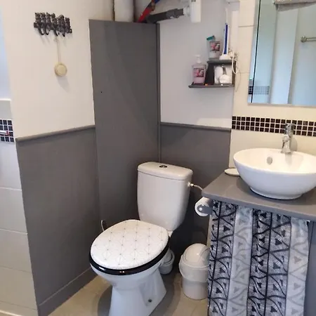 Le Pardeilhan Appt Chaleureux, Lumineux Avec Terrasse Et Parking En Coeur De Bagneres-de-Luchon