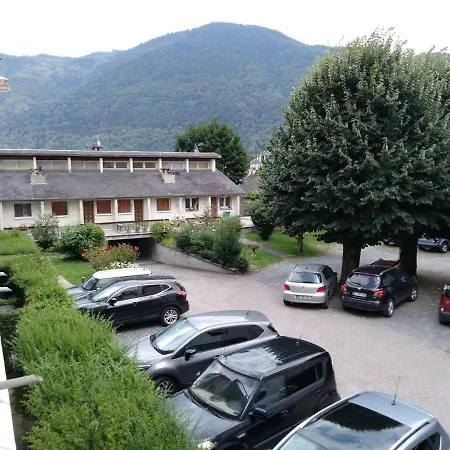 Апартаменты Le Pardeilhan Appt Chaleureux, Lumineux Avec Terrasse Et Parking En Coeur De Bagneres-de-Luchon